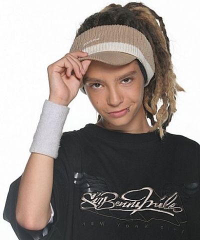 tom ( le 1er guitariste et le frere jumeau de bill ) ; )