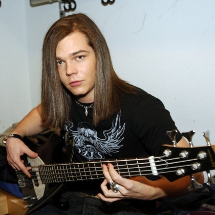georg ( le deuxieme guitariste ) : )